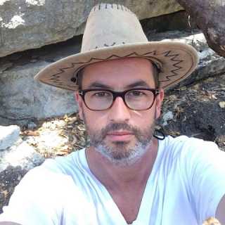 Xavier Van-Borm photo