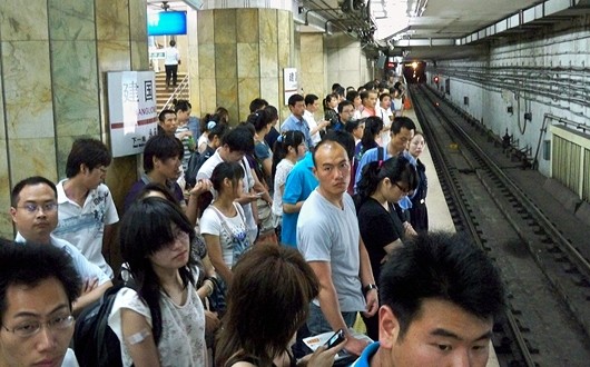 люди в метро Пекина