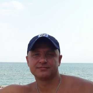 Aleksandr Komarov photo