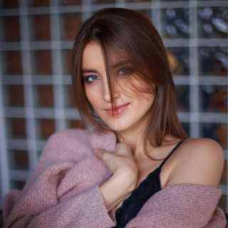 Yelyzaveta Khomenko photo