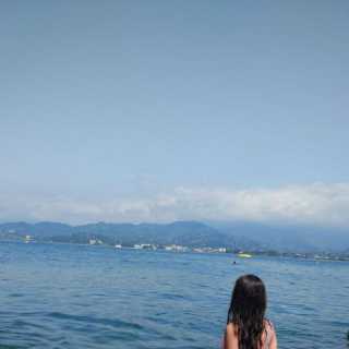 Christy Avagian photo