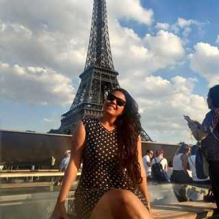 Adriana Medeiros photo