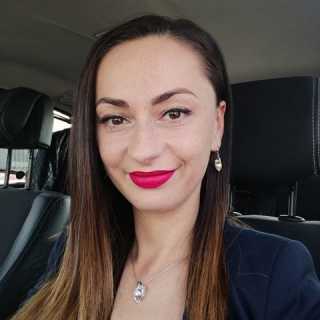 AdrianaRia avatar