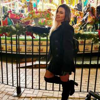 Adriana Lokilla photo