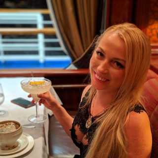 Anna Konstantynova photo