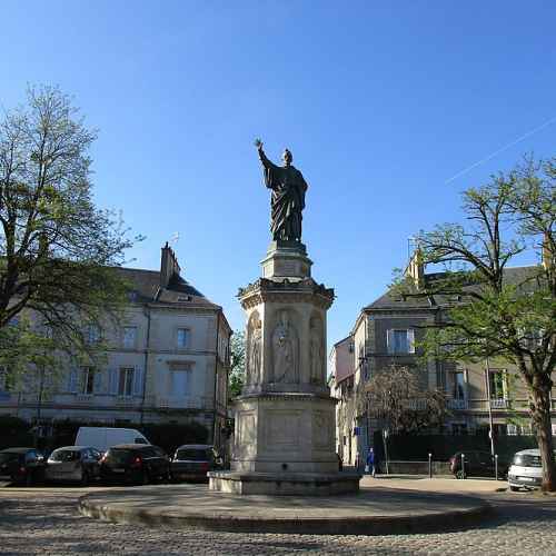 Statue de Saint-Bernard photo