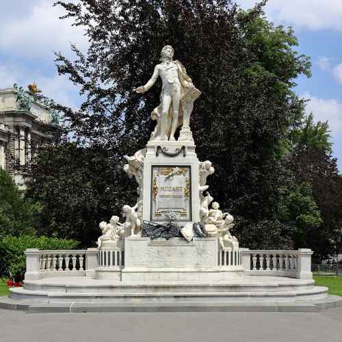 Mozart Monument photo