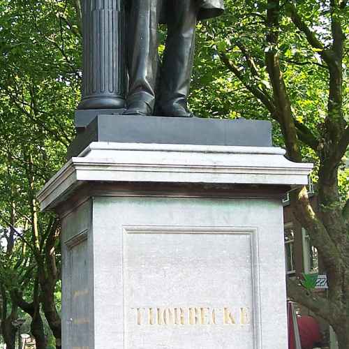 Thorbecke statue photo