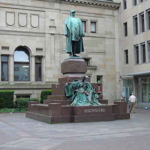 Otto Graf von Bismarck photo