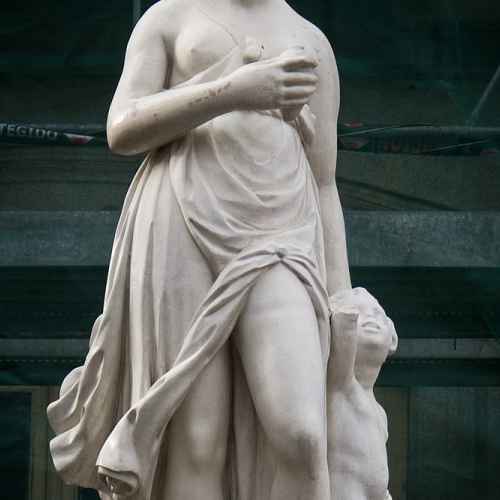 Estatua de la Mariblanca photo