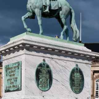 Frederik V statue