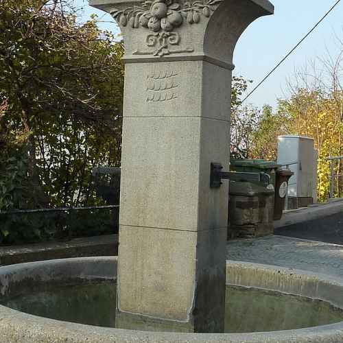 Josua-und-Kaleb-Brunnen photo