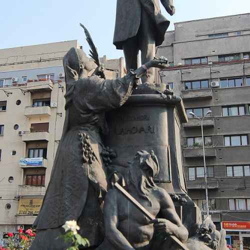 Statuia lui Alexandru Lahovary photo
