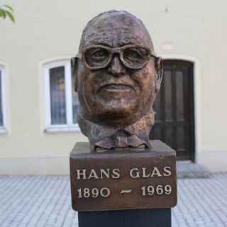 Hans-Glas-Denkmal