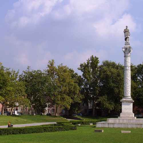 Monumento a Ludovico Ariosto photo