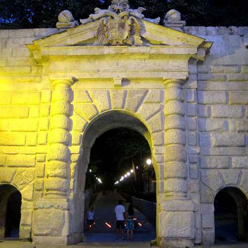 Puerta de las Granadas photo