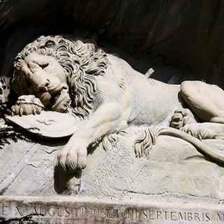 Lion Monument photo