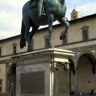 Statua equestre di Ferdinando I photo