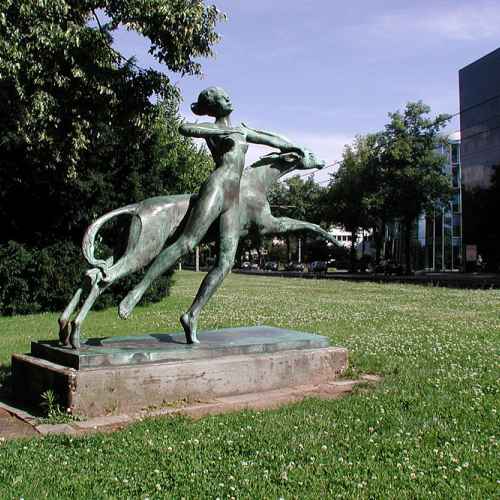 Diana mit springender Antilope photo
