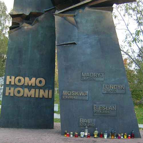 Homo Homini photo