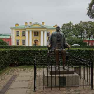 Памятник Петру I photo