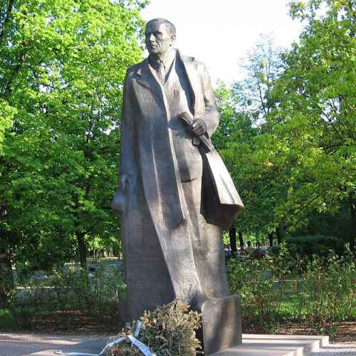 Pomnik Romana Dmowskiego photo