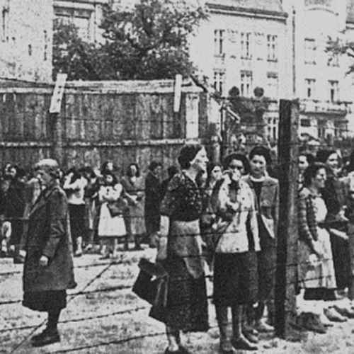 Памятник жертвам львовского еврейского гетто photo