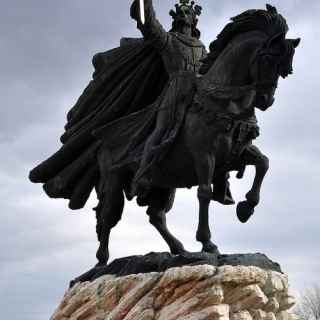 Estatua ecuestre de Alfonso VI photo