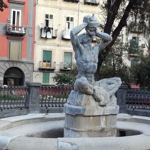 Fontana del Tritone photo