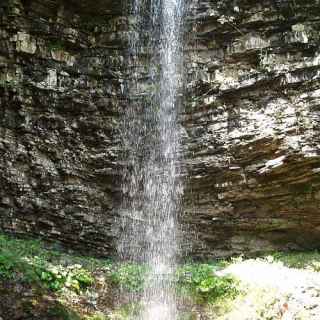 Крапельковий водоспад