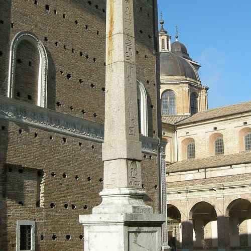 Obelisco di Urbino photo