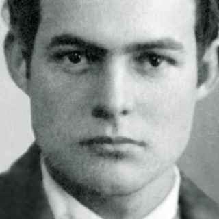 Estatua a Ernest Hemingway photo