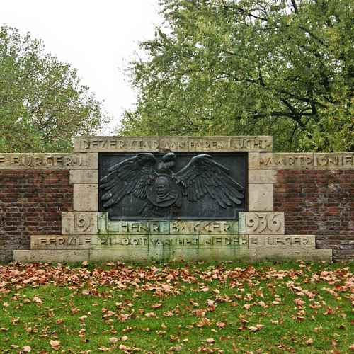 Henri Bakker monument photo