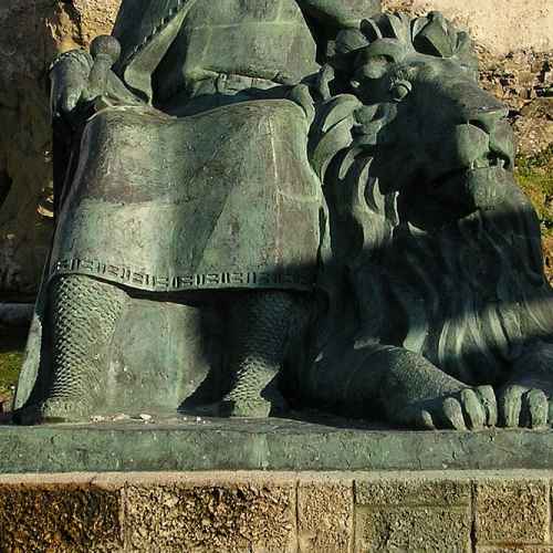 Estatua de Sancho IV photo