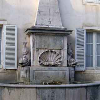 Fontaine aux Dauphins