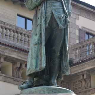 Statua a Cesare Beccaria photo