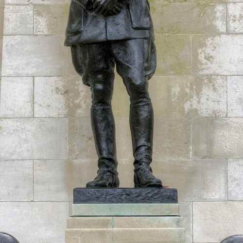 Statue of Herbert Kitchener