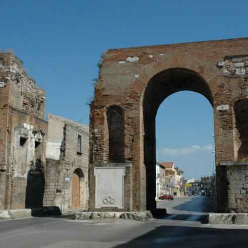 Arco di Adriano photo