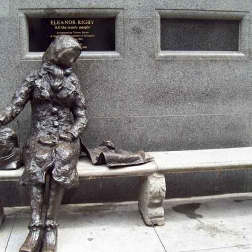 Eleanor Rigby statue photo