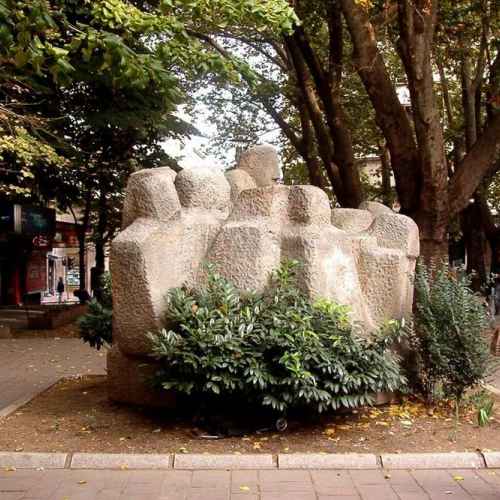 Споменик Моши Пијаде