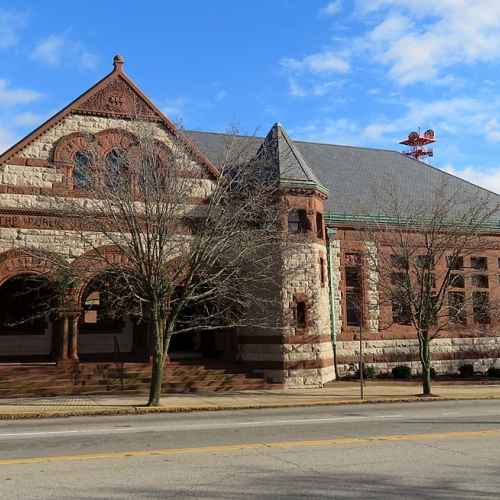 The Public Library of New London photo