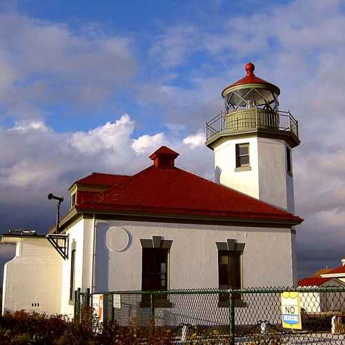 Alki Point Lighthouse photo