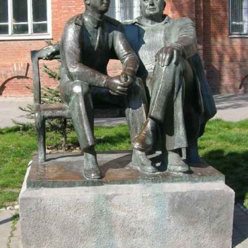 Памятник Королёву и Гагарину