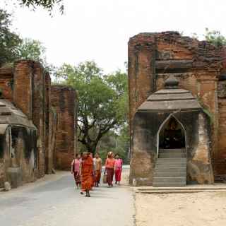 Tharabe Gate