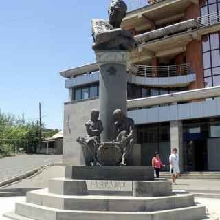Tigran Petrosyan's statue