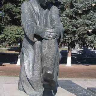 Statue assise d'Avetik Issahakian