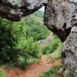 Пещери и извори на р. Младежка