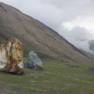 Каменные головы Сно