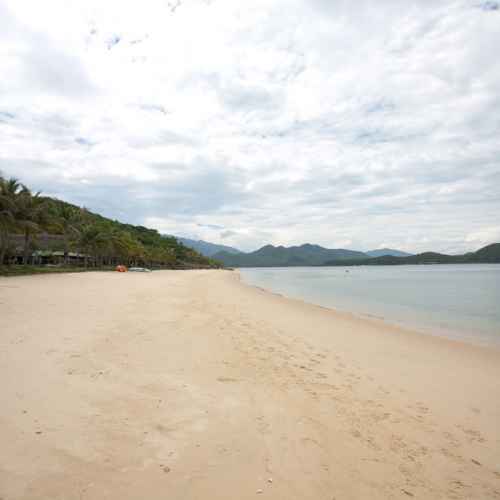 Hon Tam beach