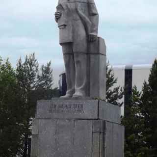 Памятник Дмитрию Ивановичу Менделееву